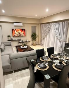 Stylish Riverside Home with Pool, Braai & Wi-Fi