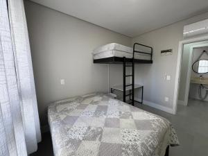 Cód 161 - Apartamento com Spa privativa a 100m do mar