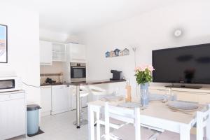 "LEscale" T2 dans résidence avec Piscine, plage à 150m, Parking