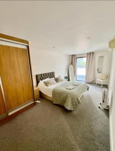 Zone 1 Bright and Modern 3 Bed Apt Hyde Park Central London