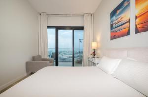 Stylish 1BR Just 3 Minutes Walk to Metro