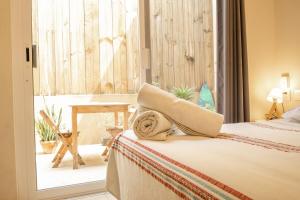 Bonobo House for 5 & Loft for 2- your best Puerto options!