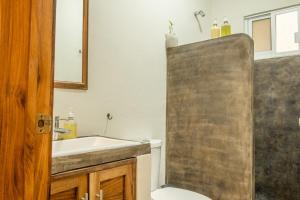 Bonobo House for 5 & Loft for 2- your best Puerto options!