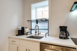 Quiet and Residential Apt, 7 Mi to National Mall!