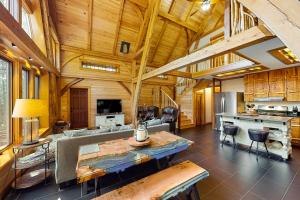 Lazy Lumberjack Hilltop Cabin