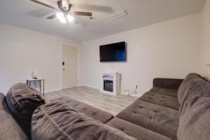 2 Mi to UMD Apt with Free Parking in Silver Spring!