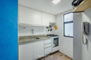 Aptos completos a passos da Praia da Barra e do Farol da Barra - CSFs