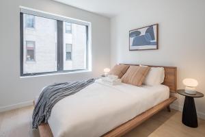 Bright & Modern 2BR - Golden Square Mile