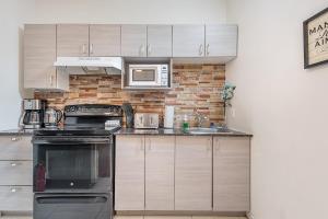 Elegant 3BR - High Ceilings & Vintage Charm