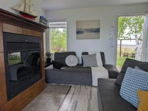 Condo 1 - Waterfront with SPA, Fireplace & Barbecue