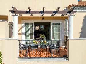 5 star Luxury Palmview apartment with large terrace and communal pool