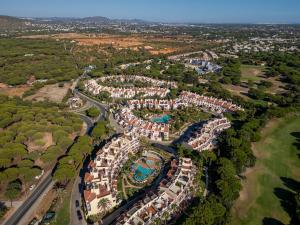 5 star Luxury Palmview apartment with large terrace and communal pool