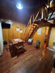 Cabaña con pileta & jardín- a minutos del centro y la playa