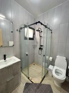 apartamento exclusivo con jacuzzi, piscina y vista al lago