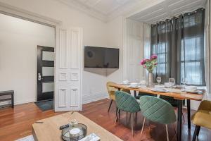 Spacious 3BR Downtown - 2 Queen & Bunk & Sofa Bed