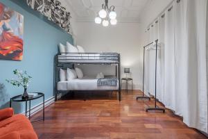 Spacious 3BR Downtown - 2 Queen & Bunk & Sofa Bed
