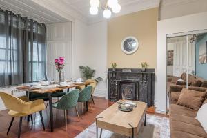Spacious 3BR Downtown - 2 Queen & Bunk & Sofa Bed