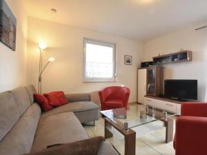 Stranddistel links mit Sauna