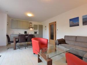 Stranddistel links mit Sauna