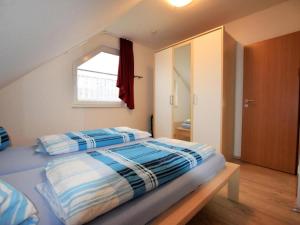 Stranddistel links mit Sauna