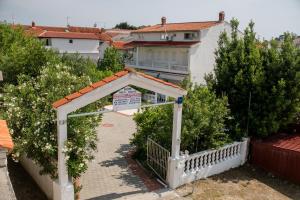 Apartments for families with children Palit, Rab - 4990 
