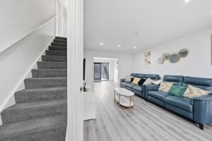 Laras 4 Bedroom House near Coventry