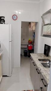 Apto 1 dorm. Guarujá - Pitangueiras - perto da praia