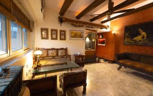 Cosy Artistic Apartment in Andheri H