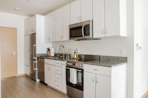 East Side 1BR Apt - Near Brady St and Fiserv with Balcony