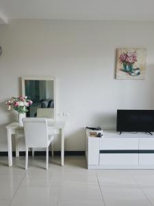 Chic 10 minutes to reach the karon beach, with free swimming pool and gym, WIFI