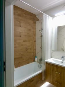 Luxury & Stylish Apartment in Wola Warsaw, Balcony