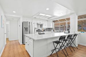 Bright Family Getaway w Garage&Prime SoCal Location