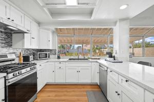 Bright Family Getaway w Garage&Prime SoCal Location