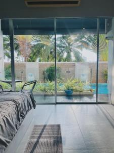 CHIC Beautiful apartment by the seaside, terrace, pool, free gym