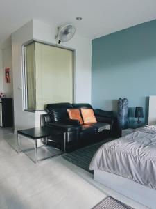 CHIC Beautiful apartment by the seaside, terrace, pool, free gym