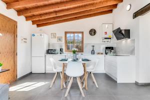 Home2Book Country Stay with Terrace BBQ