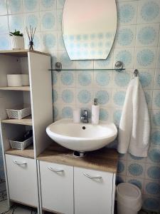 Apartments by the sea Sumpetar, Omis - 17895