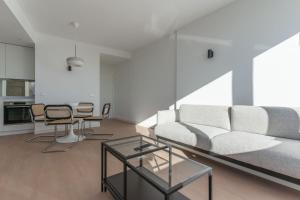 Bright with views -2Bd 1Bth- Bernabeu