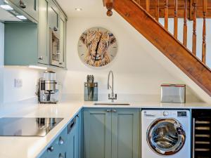 5 Bed in Portreath HELLF