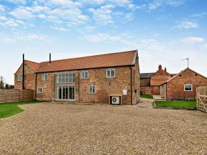 4 Bed in Howden 93496