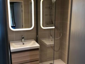 Appartement 5 pers, ski aux pieds, balcon, TV - FR-1-346-585