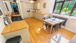 Streamways Nr Croyde - Large country cottage with valley views, Hot Tub option and private garden cabin, sleeps 12-16