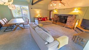 Streamways Nr Croyde - Large country cottage with valley views, Hot Tub option and private garden cabin, sleeps 12-16