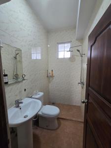 Beachfront City Escape Sunset Balcony AC WiFi