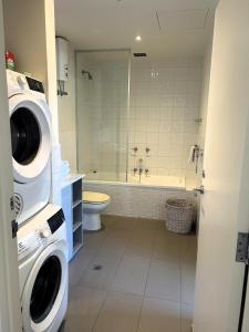 THE WATERFRONT APARTMENTS 1 Bedroom Apartment with Street Views located on the Geelong Waterfront - 4607
