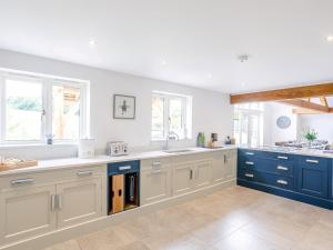 5 Bed in Tealby 78678