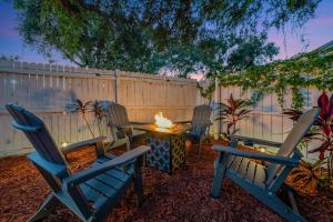 The Backyard Glampground - Camper Fire Pit & Games