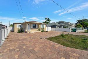 Sunny Tampa Home Near Downtown & Stadiums