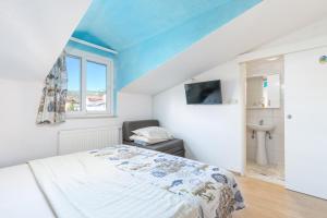 Apartments with parking space Kastel Stafilic, Kastela - 24155