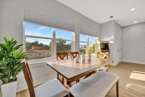 4br3ba Modern Sleeps 10 8 Minutes to Raymond James